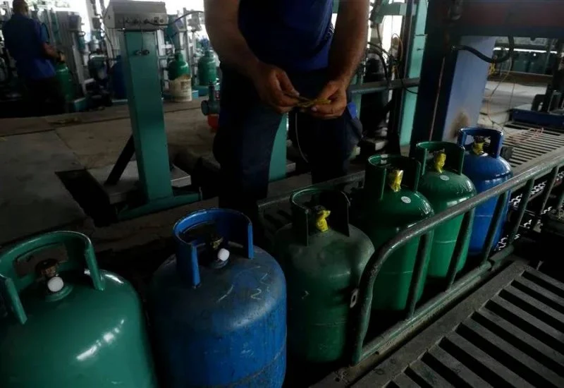 انخفاض أسعار المحروقات و”الغاز” يسجل ارتفاعًا استثنائيًا: أرقام “خيالية” تتزامن مع موجة البرد؟