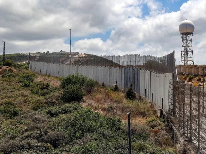 لبنان في دائرة التوتر: بين تهديدات لإيران واغتيال “الطبطبائي”