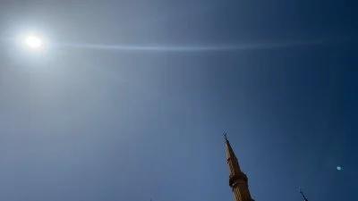 بالفيديو: تشبيه الرئيس السوري بـ"قمر بني هاشم".. شرارة فتنة سنية-شيعية تلوح في الأفق ونداء عاجل الى دار الإفتاء!