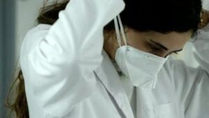 بالفيديو: “فيروس” خطير يتسلل الى منازلكم وعوارض قد تبدو طبيعية لكنها “قاتلة”: انتبهوا!