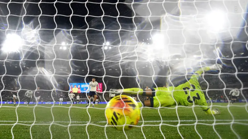 دراسات تكشف: خطر الزهايمر يهدد لاعبي كرة القدم