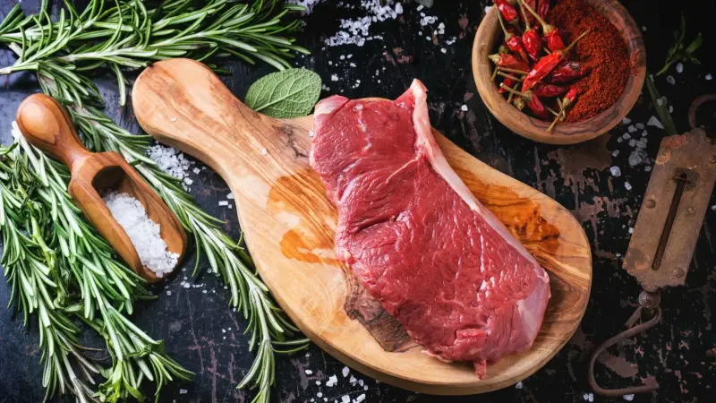 توصيات غذائية حديثة تدعو إلى زيادة البروتين.. ومخاوف من الأطباء