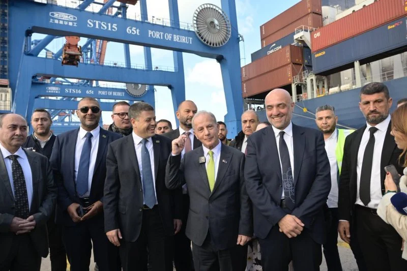 عيسى من مرفأ بيروت برفقة وزير لبناني بارز: “أشعر وكأنني في أميركا”