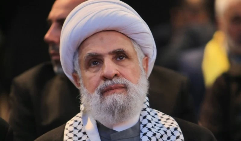 السلاح بدلًا من التنمية: هل جانَبَ “قاسم” الصواب في خطابه لقاعدته؟