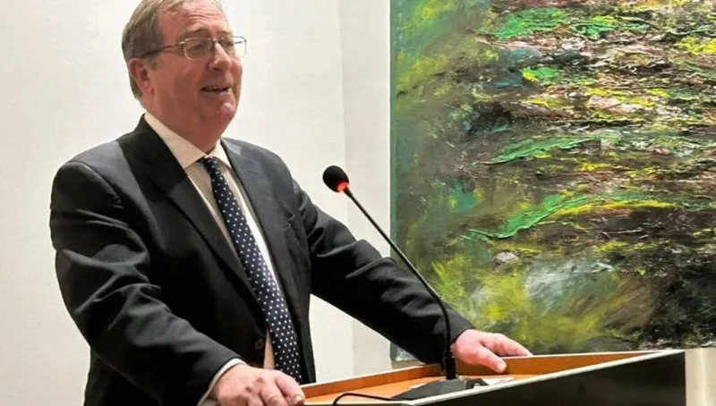 السفير البريطاني: “سرّني جدًا” تعليقاً على بيان “الجيش”