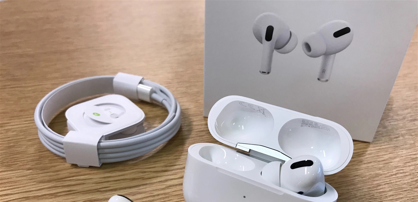 كاميرات مدمجة.. هكذا تُعيد “آبل” ابتكار AirPods Pro