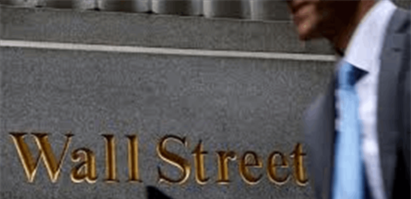 Wall Street cautiously rises amid mixed expectations and delayed interest rate cut bets.