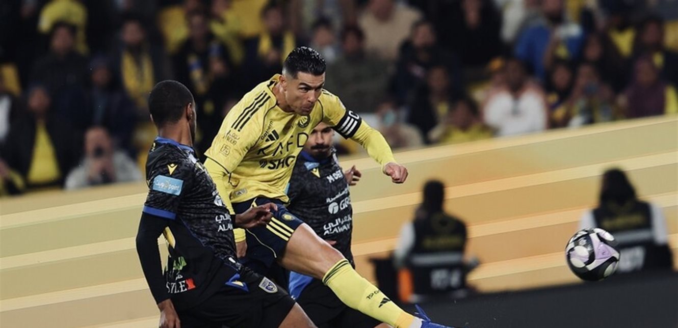 النصر يلاحق الهلال بـ”نيران صديقة” في مواجهة التعاون