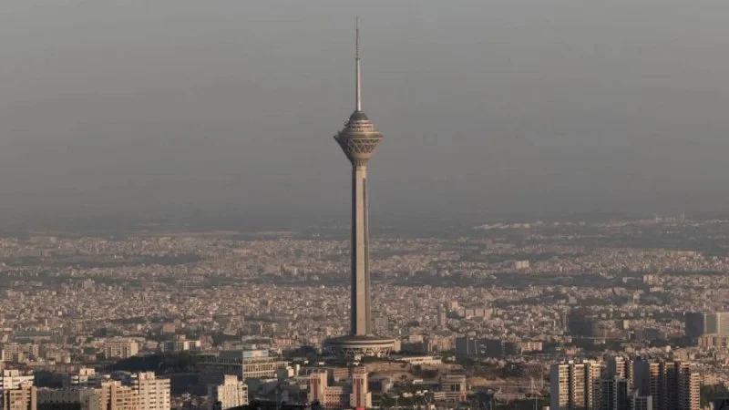 توقعات بانفتاح رقمي وشيك في إيران بعد أوامر رئاسية بتخفيف القيود على الإنترنت