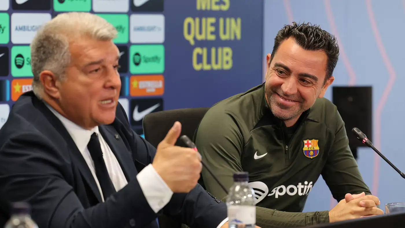 تحالف “تشافي” مع منافس “لابورتا” يسخن انتخابات برشلونة