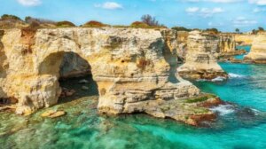 Lovers’ bow falls on an Italian beach