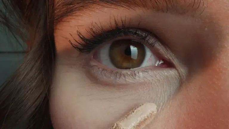 Here is the easiest way to quickly get rid of dark circles under the eyes