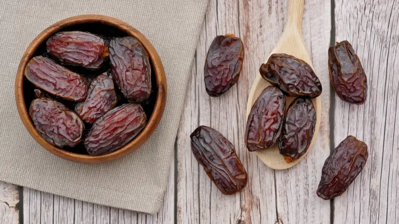 Dates in Ramadan: an ideal food for the fasting person, giving energy and enhancing health