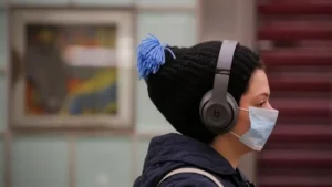 Serious health risks arise from using headphones