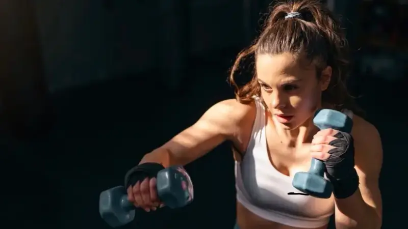 الرياضة تحدث تغييرات في أمعائك: ما هي تأثيرات التمارين على ميكروبيوم الرياضيين؟