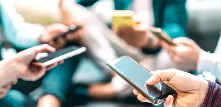 “Digital drugs”: a danger that lurks on your phone.. Be careful!