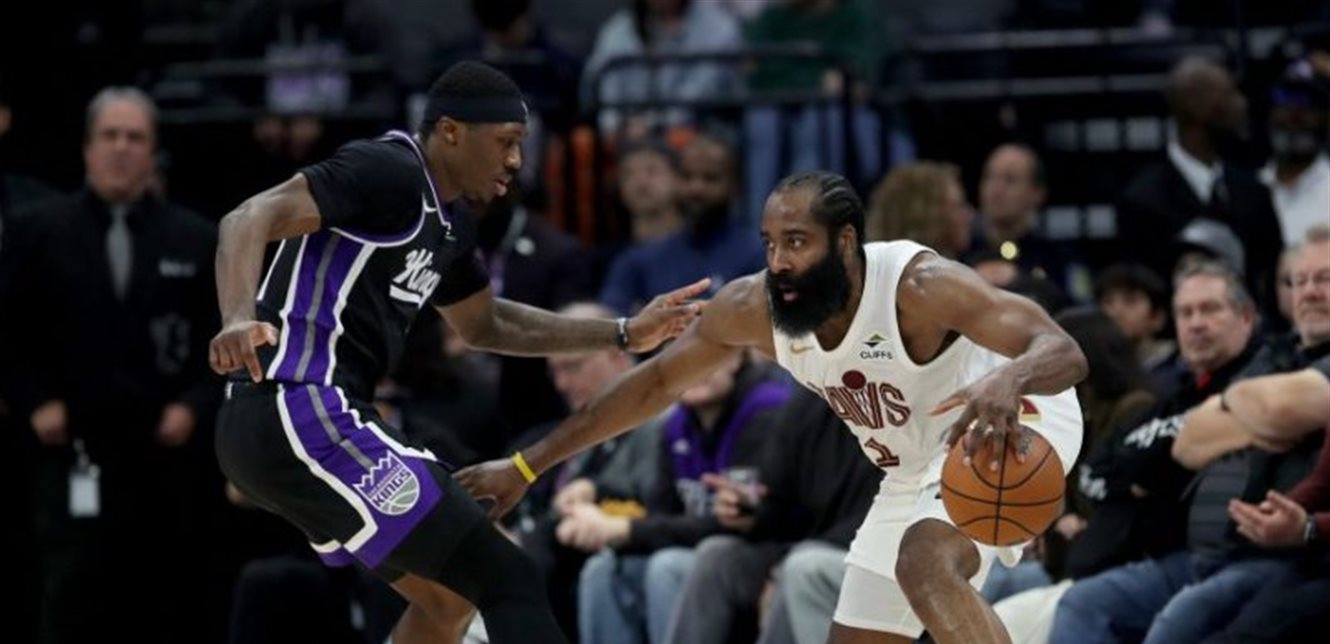 هاردن يقود كافاليرز للفوز على كينغز في انطلاقة قوية