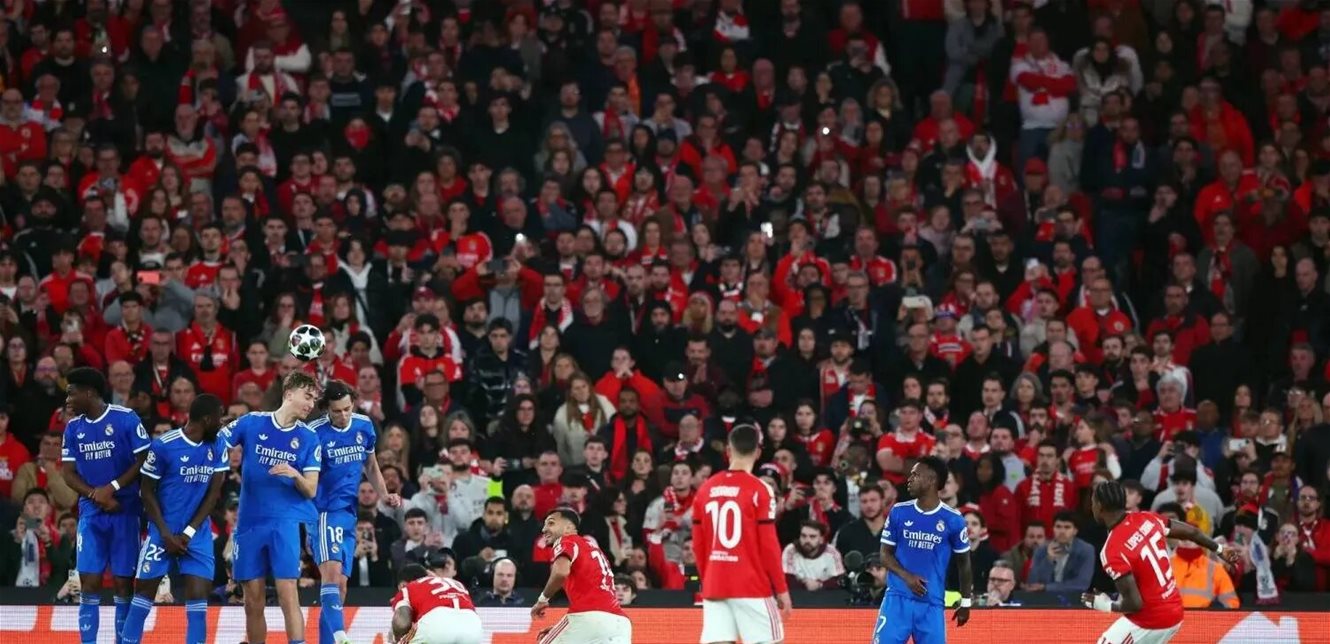 بنفيكا يوقف اشتراكات 5 مشجعين على خلفية مزاعم عنصرية