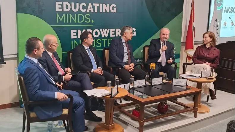 رسالة سياسية من الجامعة: “لا نهوض بلا رقمنة ومحاسبة”