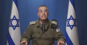 الدكتور “في الصباح” وعضو الحزب… أدرعي يروج للرواية الإسرائيلية حول قصف الجامعة اللبنانية!