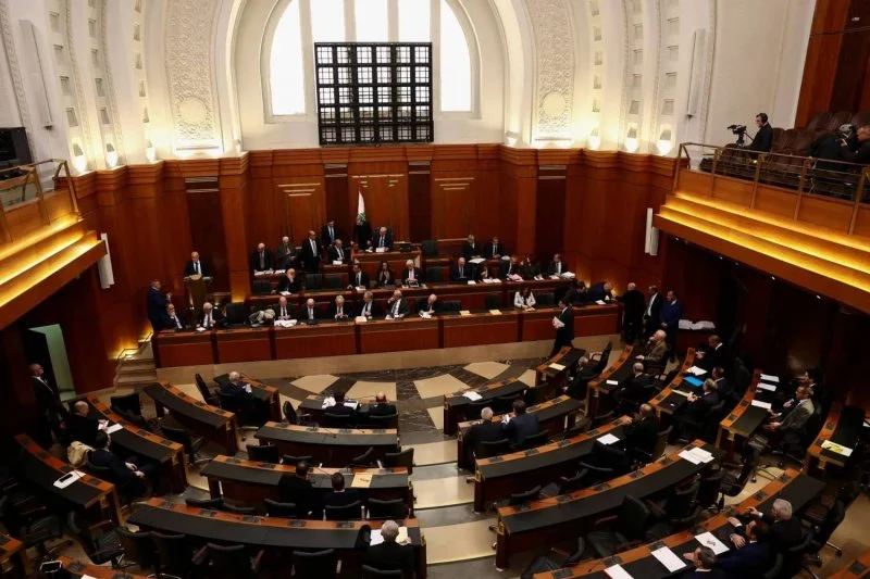 تحليل سياسي لتصريحات نائب يربط التوتر بين إيران ولبنان بالوضع الداخلي.