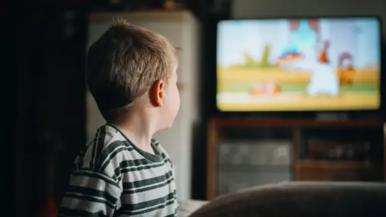 Screens and their relationship to the characteristics of autism and impulsivity