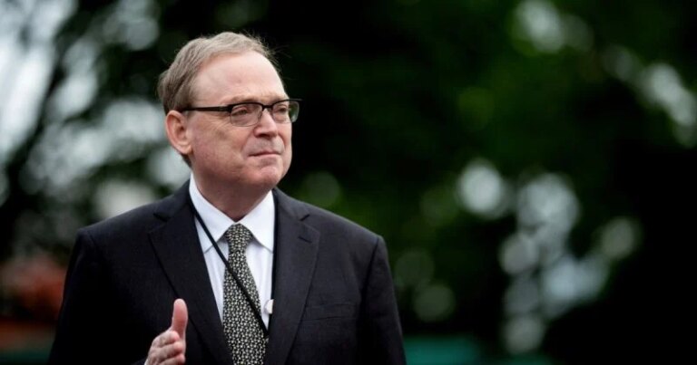 The movement of oil tankers in the Strait of Hormuz is limited… Trump advisor: The war with Iran will not last long!