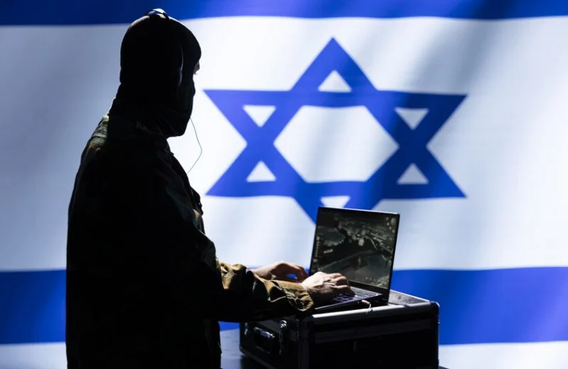 Alleged messages from Mossad luring Iranians and urging them to reveal information about the nuclear program