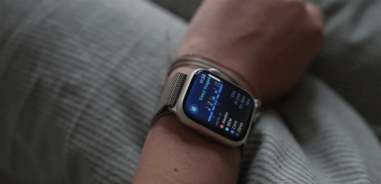 How does a smart watch help you fast during Ramadan in health and safety?