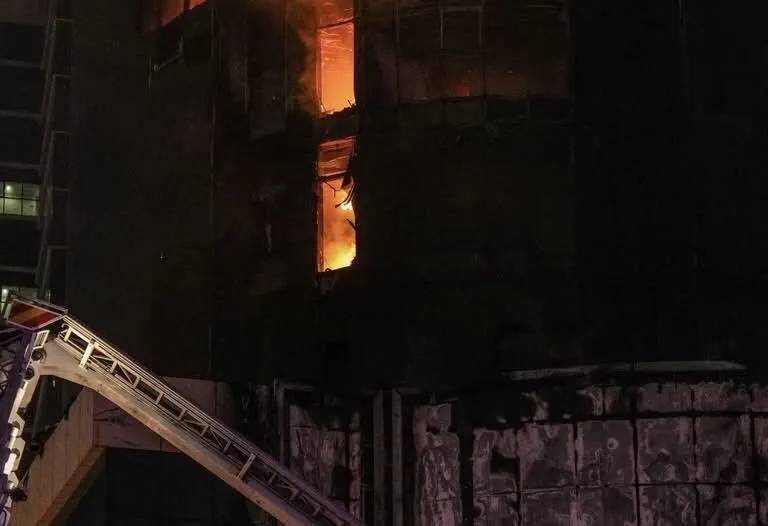 هجوم إيراني يستهدف فندقًا ومباني سكنية في البحرين