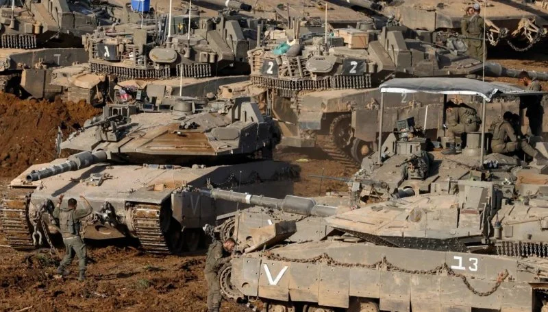 تحركات دبابات إسرائيلية في “مارون الرأس”: دلائل على عملية برية وشيكة؟