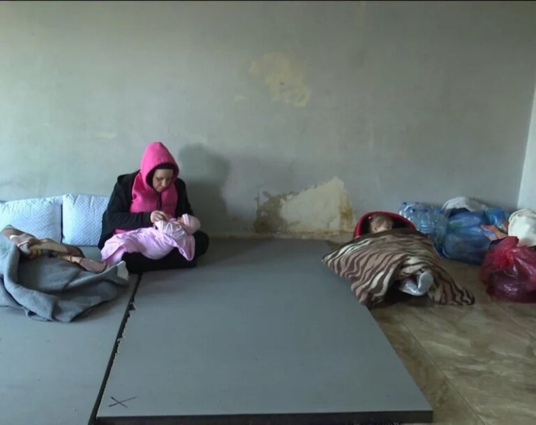 Two representatives warn of the worsening displacement crisis and strict security measures to prevent partisan slogans