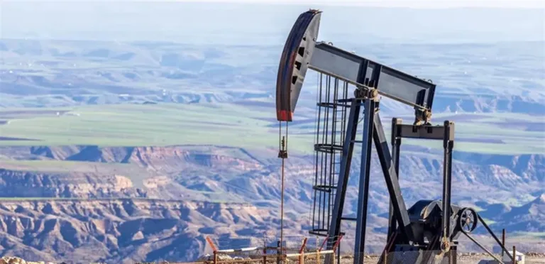 Oil prices rise after Washington and Beijing reach a trade deal formula.