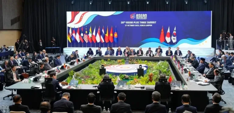 China Inks Free Trade Agreement Development Deal with ASEAN