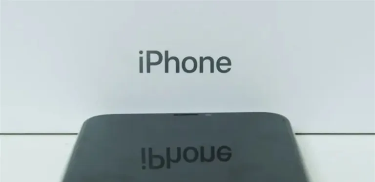 New details reveal Apple’s foldable phone: “titanium” and smart screens