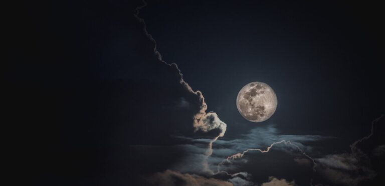 Tonight: The Arab countries are witnessing a unique astronomical event!