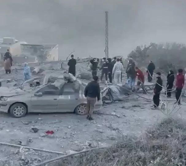 عائلة كاملة أُبيدت تحت الأنقاض فجراً...مختار صير الغربية يروي التفاصيل!