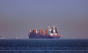 9 ships retreat. Washington tightens its grip on the Strait of Hormuz