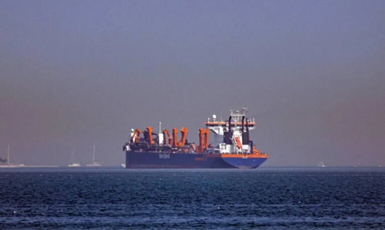 9 ships retreat. Washington tightens its grip on the Strait of Hormuz