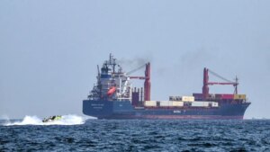 Crucial negotiations on the Strait of Hormuz: Iran requests “fees” for the passage of ships