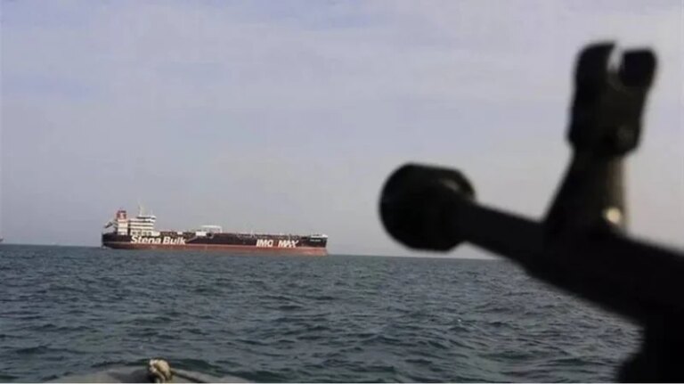 Shooting in Hormuz: The Revolutionary Guard forces two ships to change their course