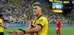 Matthews calls on the Dortmund star to make a decision about his future