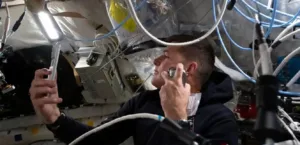 From Earth to the Moon: iPhone achieves an unprecedented achievement in space