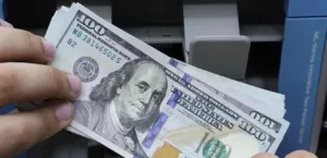 A decrease in foreign currency reserves at the Bank of Lebanon and news circulating about the floating of the lira