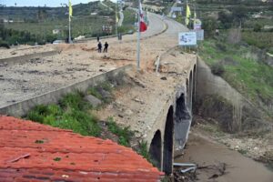 Divers intensify their search for missing persons in the Litani River near Al-Qasimiya Bridge