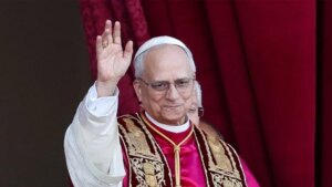 The Pope on his first Easter: calls for abandoning weapons and embracing peace