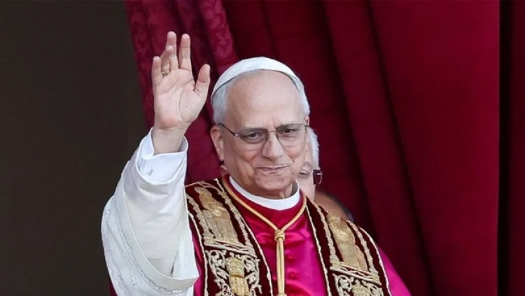 The Pope on his first Easter: calls for abandoning weapons and embracing peace