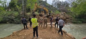 Accelerating the pace of work to complete a crossing over the Litani River linking Al-Qasimiya to Tairfalsiyeh