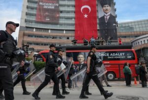 Tear gas fills the Turkish opposition headquarters… and the police storm