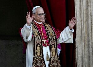 Pope Leo XIV attacks the “just war”… and the arms industry is accused